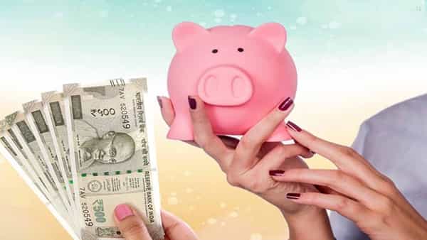Fixed Deposits: ఆ బ్యాంకు కస్టమర్లకు బ్యాడ్న్యూస్.. డిపాజిట్లపై వడ్డీ రేట్లు తగ్గింపు.. తాజా రేట్ల వివరాలు