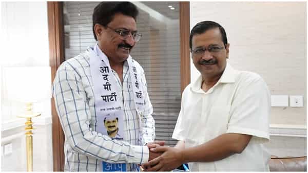Gujarat Elections 2022: గుజరాత్ ఎన్నికల వేళ కాంగ్రెస్కు గట్టి ఎదురుదెబ్బ.. AAPకు బిగ్ బూస్ట్..