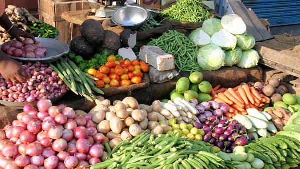 Inflation: దేశంలో రికార్డు స్థాయిలో ద్రవ్యోల్బణం.. 24 ఏళ్ల తర్వాత 15.08 శాతానికి చేరిన టోకు ద్రవ్యోల్బణం..