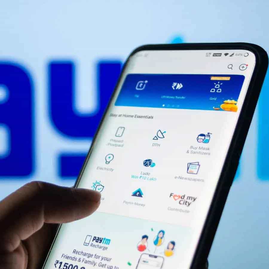 ఈ BNPL ప్రయోజనాన్ని పొందాలంటే IRCTC వెబ్సైట్కి వెళ్లాల్సి ఉంటుంది. మీ ప్రయాణ వివరాలను నమోదు చేసి, చెల్లింపు విభాగంలో 'తర్వాత చెల్లించండి' అనే ఆప్షన్ను ఎంపిక చేసుకోవాలి. పేటీఎం పోస్ట్పెయిడ్పై క్లిక్ చేయండి. పేటీఎం వివరాలను ఉపయోగించి లాగిన్ చేయండి. OTPని నమోదు చేయండి. అలా టిక్కెట్ బుక్ చేసుకోవచ్చు.