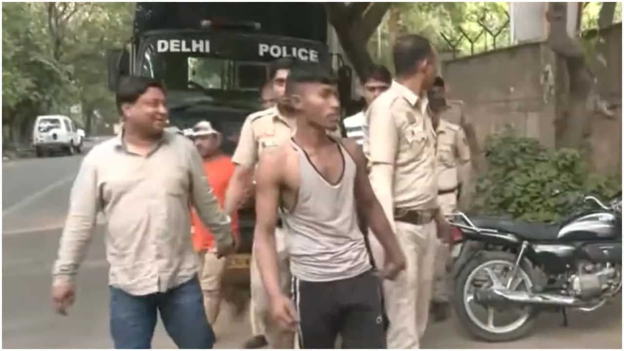 Jahangirpuri Violence: జహంగీర్‌పురి హింసాకాండలో ఇద్దరు నిందితులకు పోలీసు కస్టడీ..  మరో 12 మందికి జ్యుడీషియల్ రిమాండ్