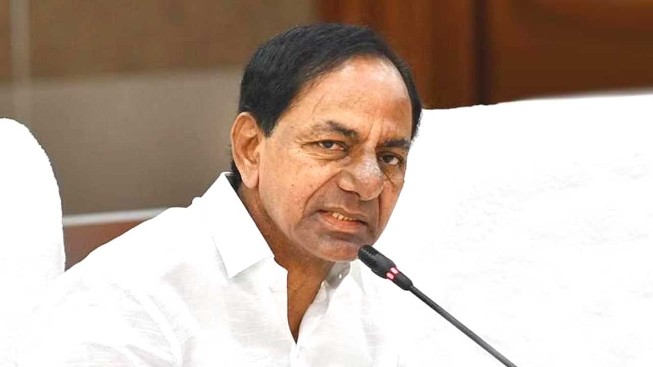 CM KCR హస్తినకు చేరుకున్న సీఎం కేసీఆర్.. ఆర్థిక రంగ నిపుణులు, పాత్రికేయులతో భేటీ