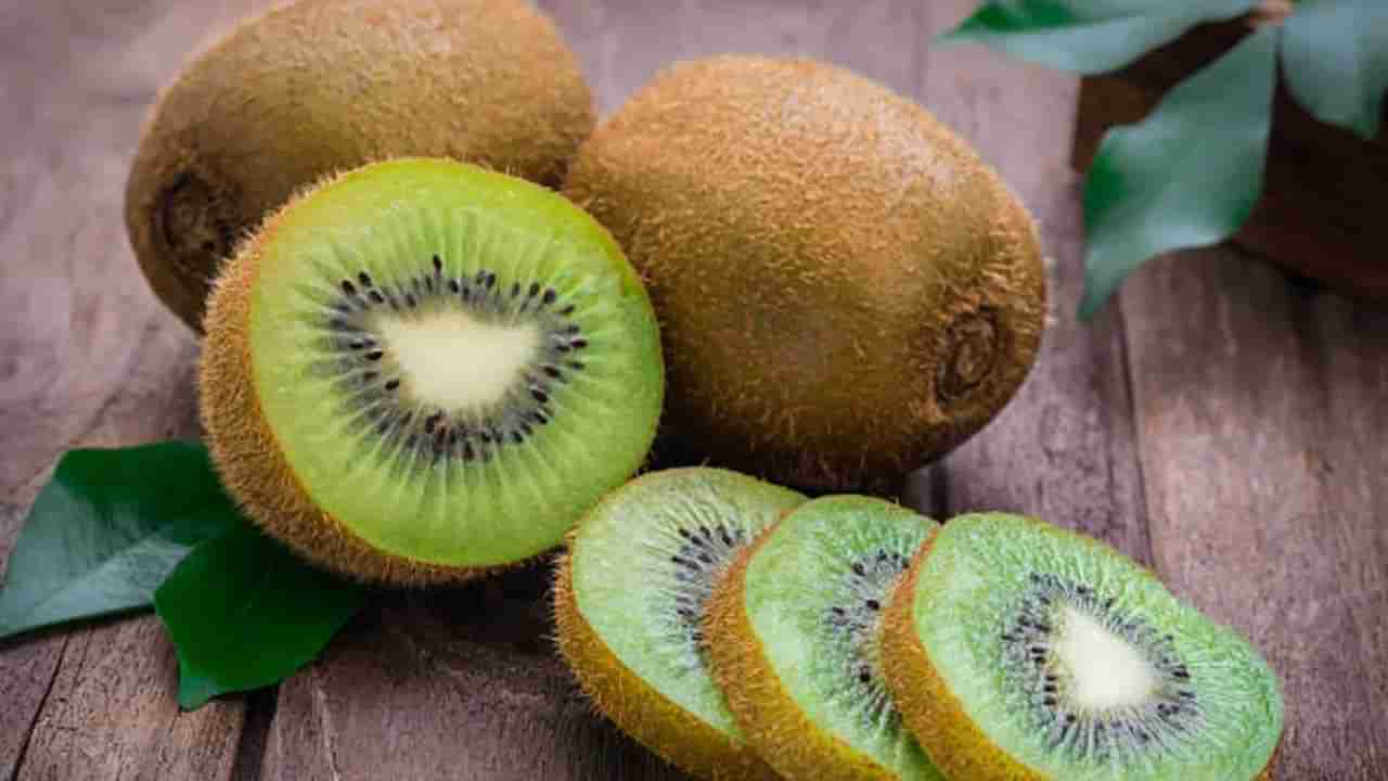 Kiwi Fruit: కివీ పండులో పోషకాలు పుష్కలం.. ఇలా ట్రై చేయండి..!