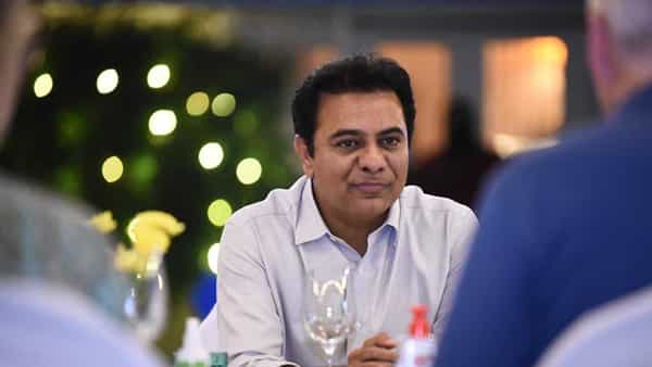 KTR: తెలంగాణలో అప్పుల కంటే మిగులు ఆదాయమే ఎక్కువ.. రాష్ట్ర ఆర్థిక పరిస్థితిపై మంత్రి కేటీఆర్ ఆసక్తికర వ్యాఖ్యలు..