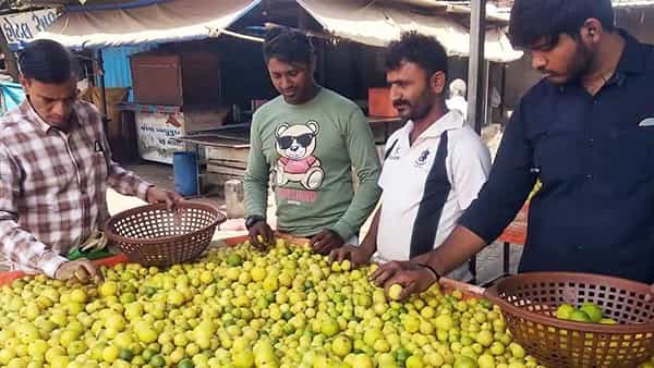 Health Tips: పులుపెక్కిన నిమ్మధరతో ఇబ్బంది పడుతున్నారా.. ఇలా చేస్తే ఆ లోటు పూడినట్లే
