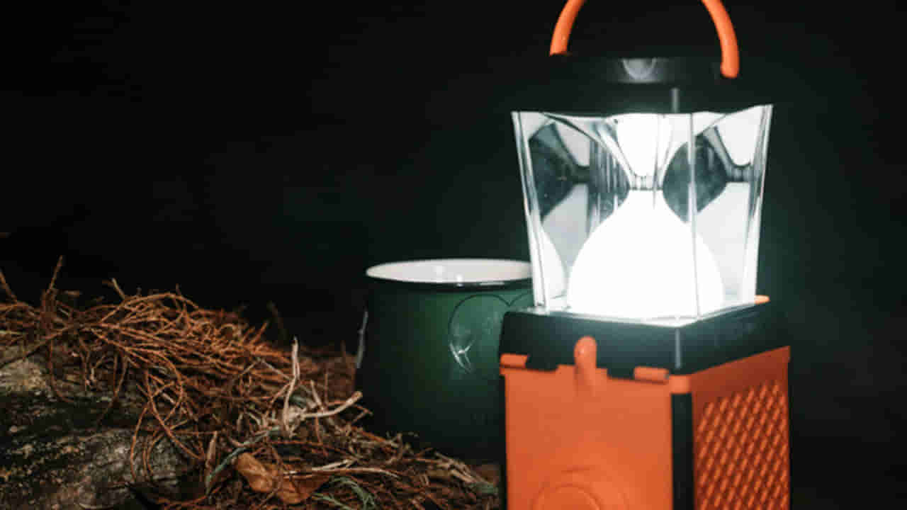 Viral: ఉప్పునీటితో వెలిగే లాంతర్.. మొబైల్‌ ఫోన్లు కూడా చార్జింగ్‌ పెట్టుకోవచ్చు