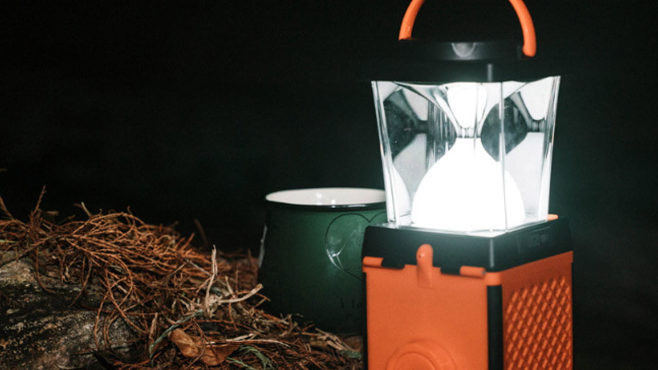 Viral: ఉప్పునీటితో వెలిగే లాంతర్.. మొబైల్ ఫోన్లు కూడా చార్జింగ్ పెట్టుకోవచ్చు