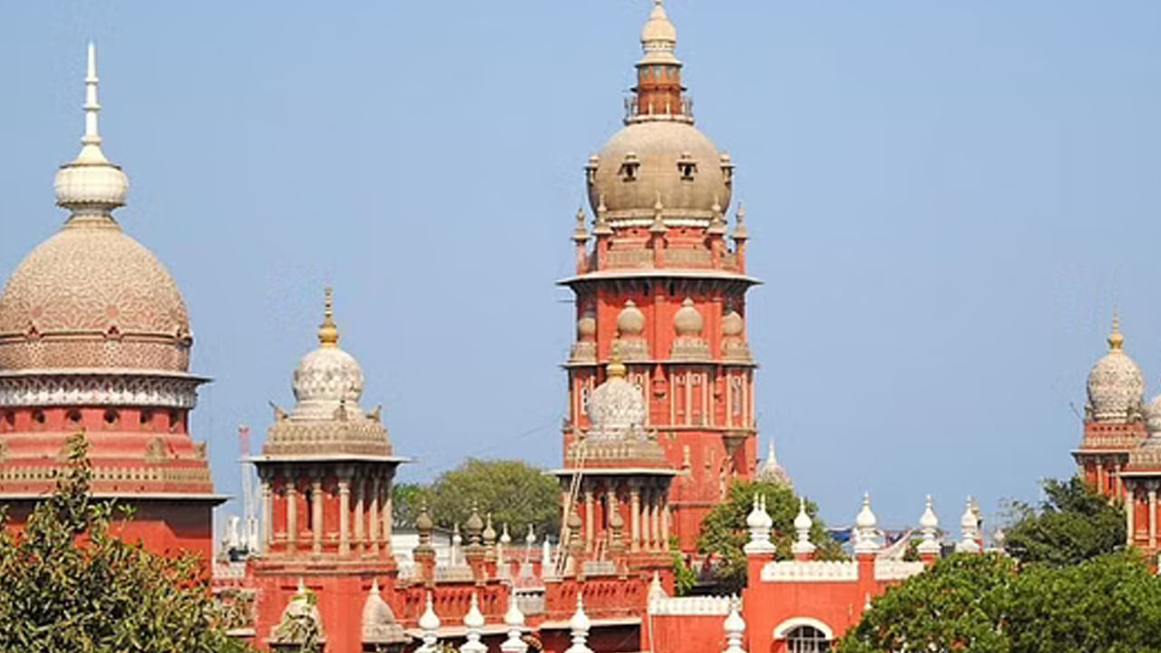 Madras HIgh Court: అలాంటి అధికారులకు జైలు శిక్షే సరైనది.. మద్రాస్ హైకోర్టు ఘాటు వ్యాఖ్యలు