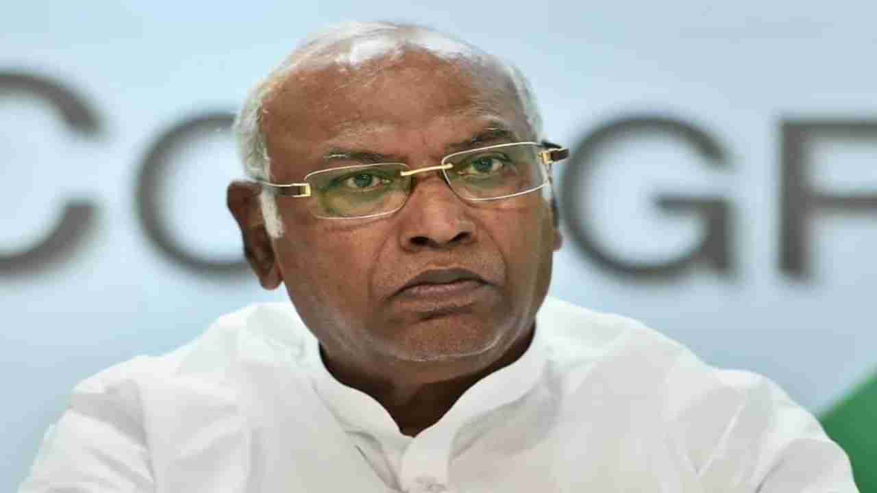 Mallikarjuna Kharge: నేషనల్ హెరాల్డ్ అవినీతి కేసులో ఈడీ దూకుడు.. కాంగ్రెస్ సీనియర్ నేత మల్లికార్జున్ ఖర్గే‌ను ప్రశ్నించిన ఈడీ