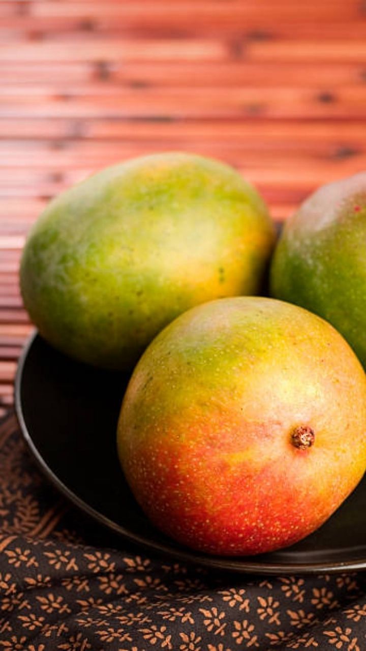 Mango Side Effects: వేసవిలో మామిడి పండు తింటే మంచిదే.. అయితే వీరు మాత్రం అస్సలు తినకూడదు!