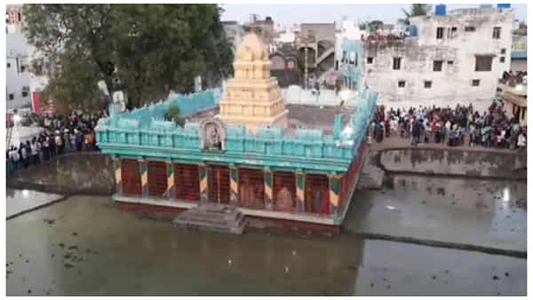 Matti Water Fest: కర్నూలు జిల్లాలో వినూత్న ఉగాది వేడుకలు.. ఒళ్లంతా బురద రాసుకుని..