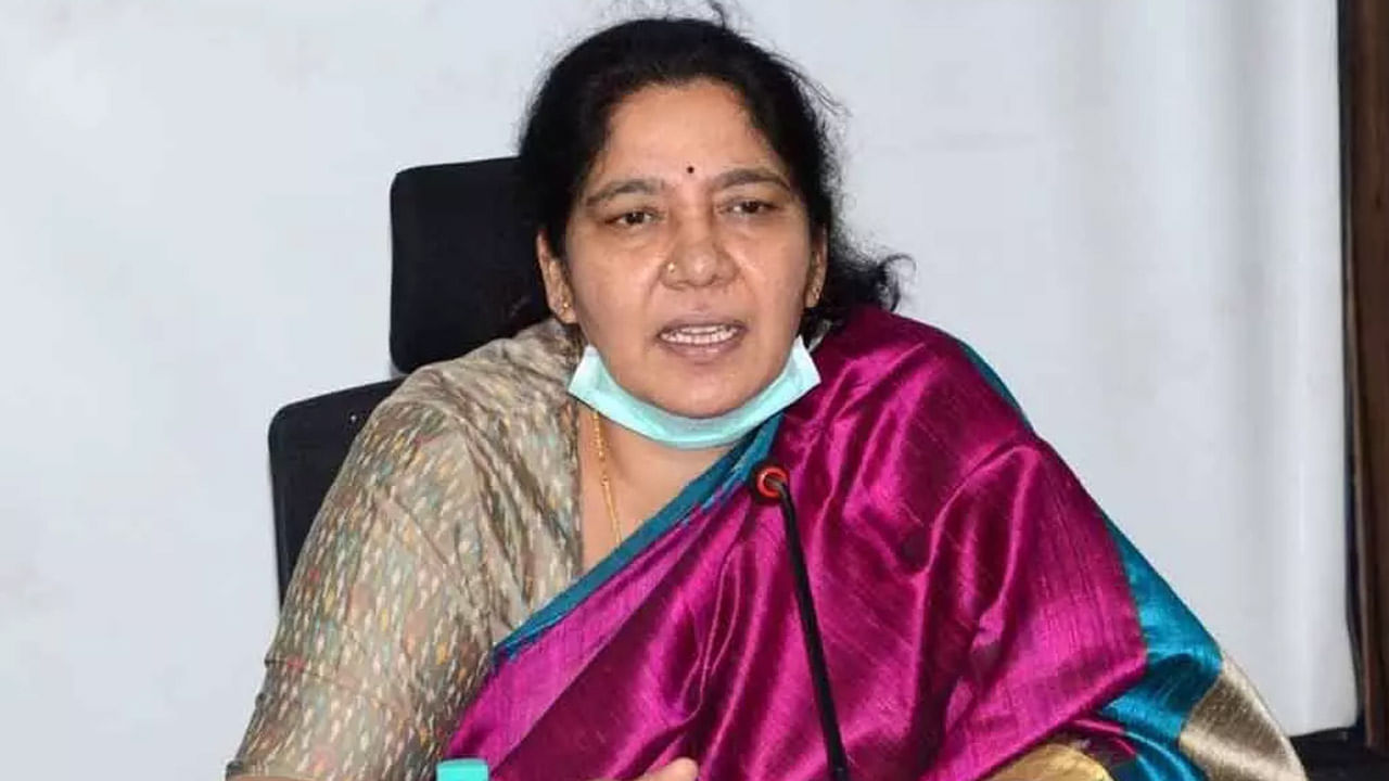 Minister Satyavathi Rathod: ఆ ముగ్గురితో కలిసి ప్రభుత్వాన్ని కూలుస్తారా..? గవర్నర్‌పై మంత్రి సత్యవతి రాథోడ్‌ సంచలన వ్యాఖ్యలు..