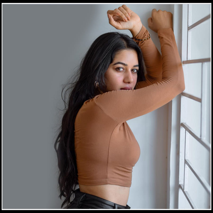 Mirnalini Ravi: మత్తెకించే ఫోజులతో కుర్రకారుని ఆకట్టుకుంటున్న మృణాళిని..