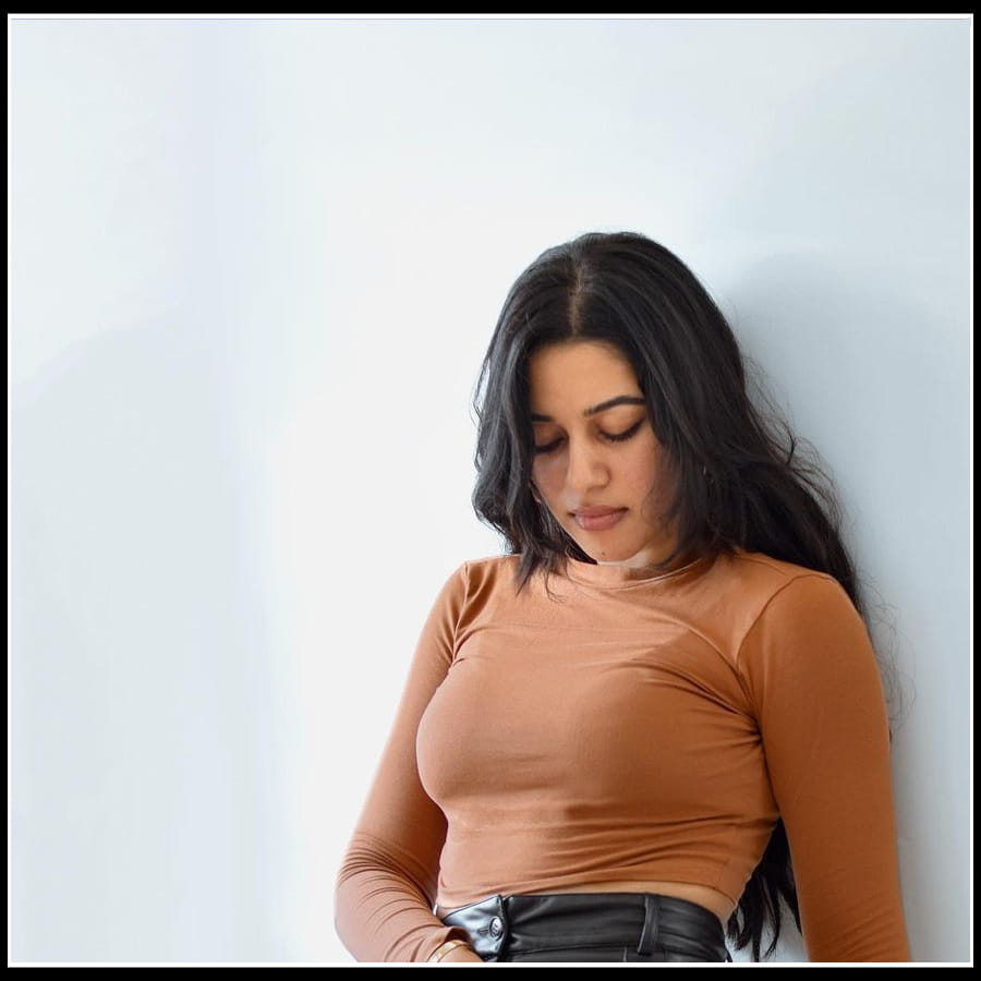 Mirnalini Ravi: మత్తెకించే ఫోజులతో కుర్రకారుని ఆకట్టుకుంటున్న మృణాళిని..