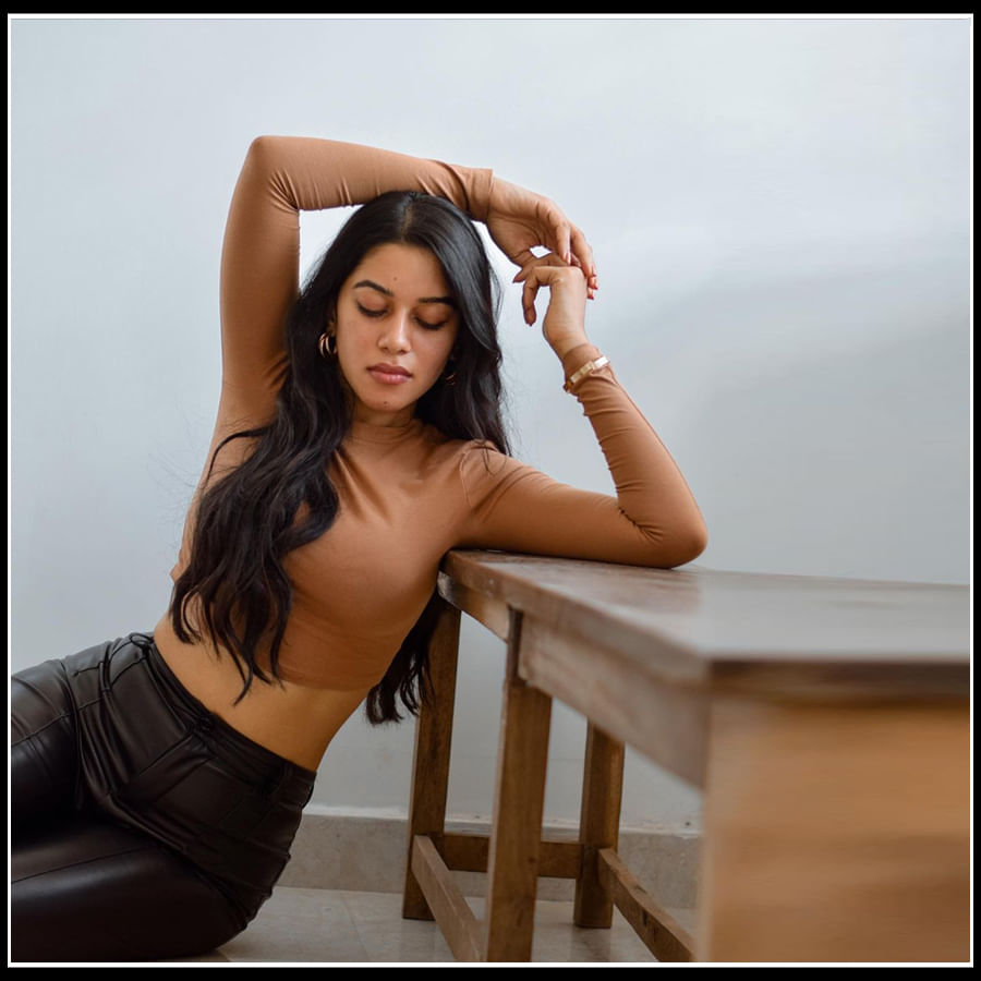 Mirnalini Ravi: మత్తెకించే ఫోజులతో కుర్రకారుని ఆకట్టుకుంటున్న మృణాళిని..