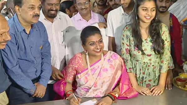 AP: బాధ్యతలు స్వీకరించిన కొత్త మంత్రులు.. పర్యాటక శాఖ మంత్రిగా ఆర్కే రోజా..