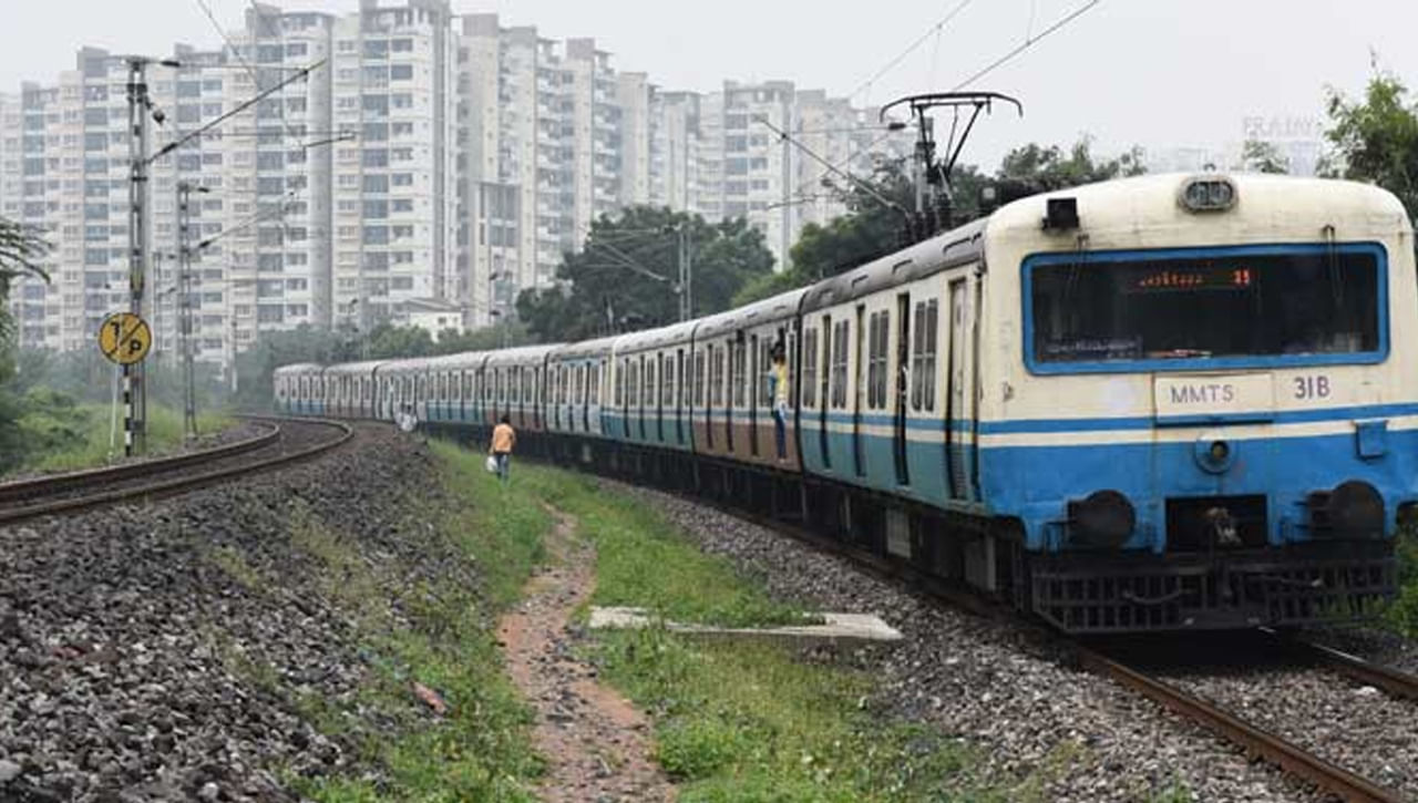 MMTS Trains Cancelled: ప్రయాణికులకు అలర్ట్.. హైదరాబాద్‌లో 34 ఎంఎంటీఎస్ రైళ్లు రద్దు..