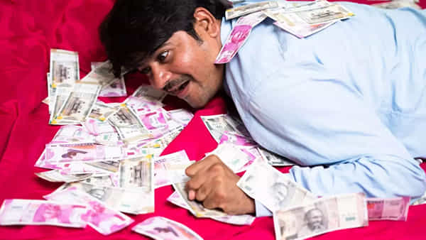 Lottery: లక్కి బ్రాండ్ అంబాసిడర్ ఇతడే.. 34 ఏళ్ల నిరీక్షణ ఫలించి.. రాత్రికి రాత్రే కోటీశ్వరుడయ్యాడు..