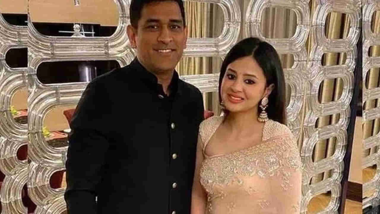 Sakshi Singh Dhoni: ఝార్ఖండ్‌ సర్కారుపై డైనమైట్‌లా పేలిన ధోని సతీమణి.. విద్యుత్‌ కోతలపై వైరల్‌గా మారిన ట్వీట్‌..