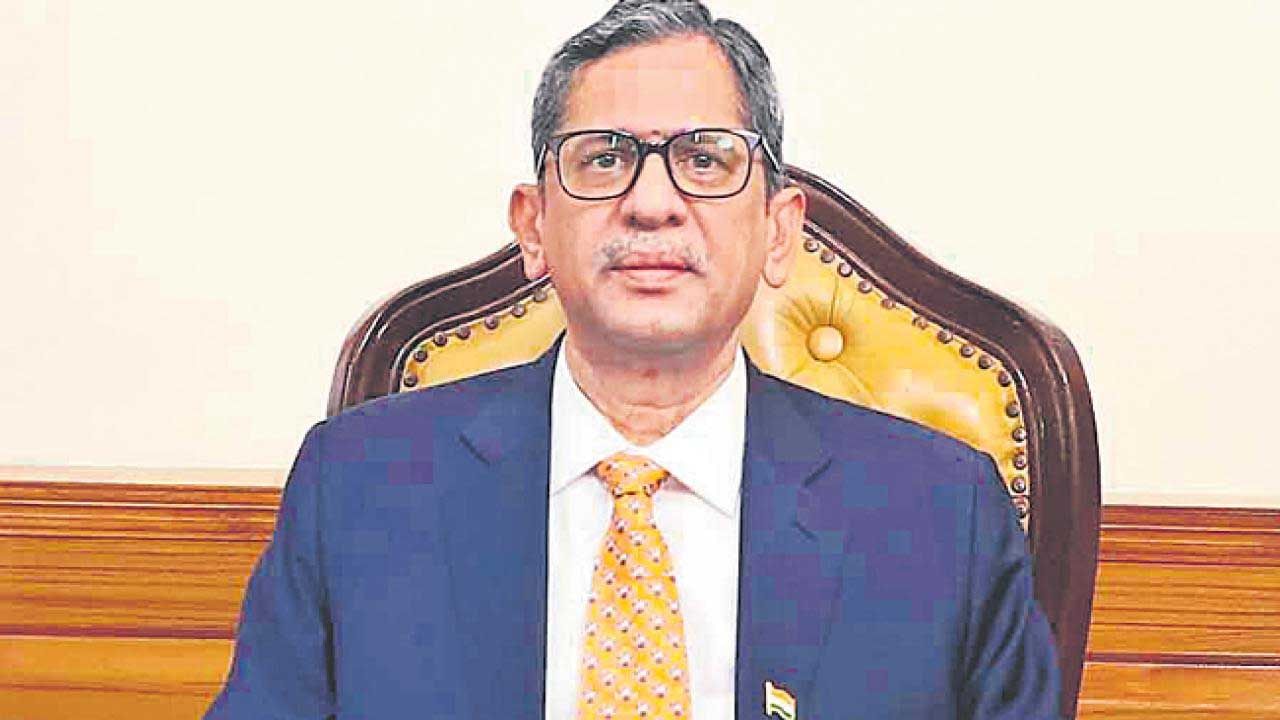 CJI NV Ramana: కోర్టు ఆదేశాలను ప్రభుత్వాలు పట్టించుకోవడం లేదు.. కోర్టు ధిక్కరణ కేసులు పెరిగిపోతున్నాయి: సీజేఐ ఎన్వీరమణ