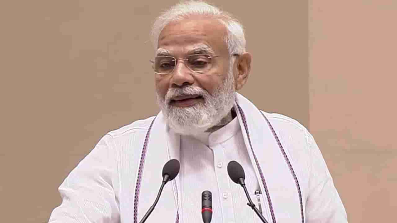 PM Narendra Modi: ప్రజా భాషలోనే న్యాయం అందాలి.. కోర్టుల్లో స్థానిక భాషలను ప్రోత్సహించండి: ప్రధాని మోడీ