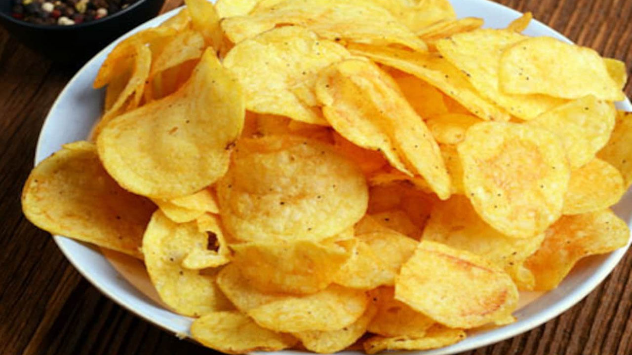 Potato Chips: ఆలుచిప్స్ తెగ తింటున్నారా ? జాగ్రత్త సుమీ.. మీ ఆరోగ్యం ప్రమాదంలో పడ్డట్టే..