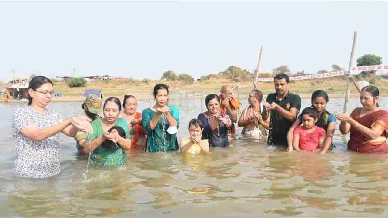 Pranahita Pushkaralu: వైభవంగా జరుగుతున్న ప్రాణహిత పుష్కరాలు.. భక్త జనసంద్రమైన పుష్కర ఘాట్లు..