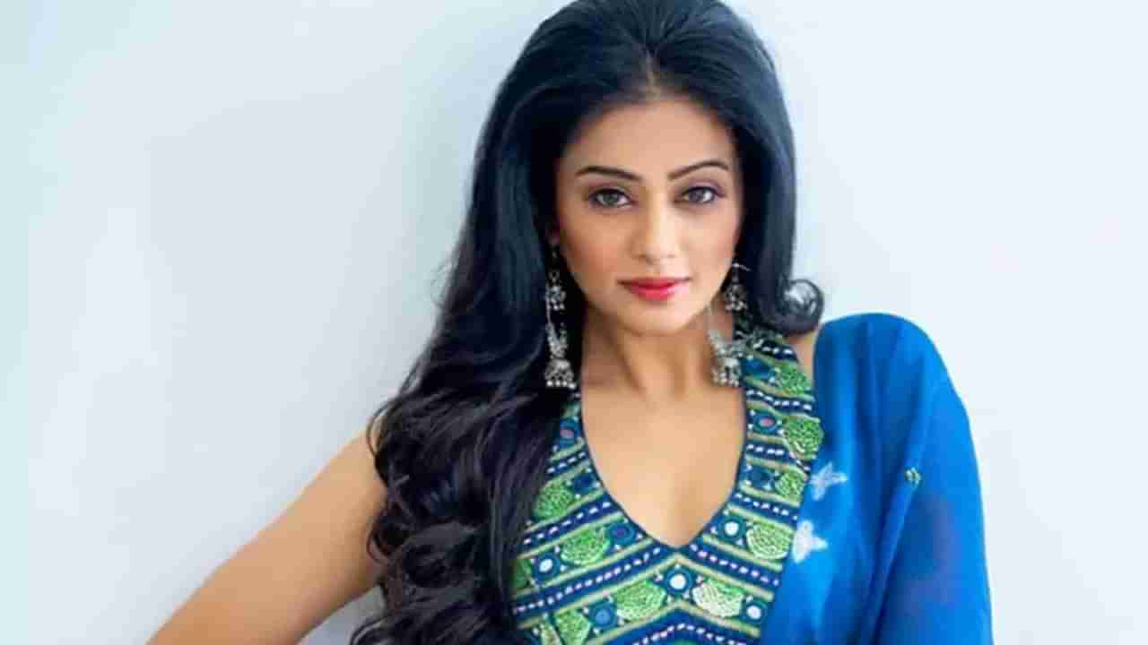 Priyamani: ట్రోల్స్ పై స్పందించిన ప్రియమణి.. కొన్నిసార్లు జీర్ణించుకోలేకపోయేదాన్ని అంటూ..