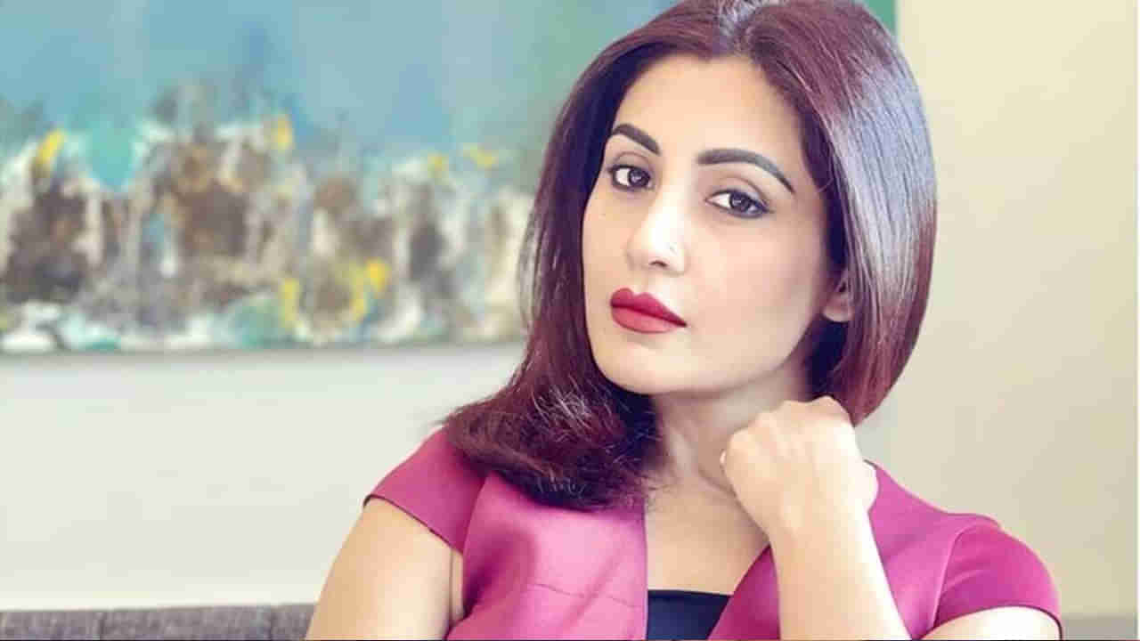 Rimi Sen: దారుణంగా మోసపోయిన మెగాస్టార్ హీరోయిన్.. ఏకంగా నాలుగు కోట్లు పోగొట్టుకుందట..