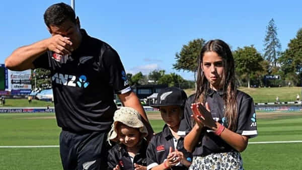 Ross Taylor : కివీస్ క్రికెట్లో ముగిసిన ఓ శకం.. కన్నీటితో ఆటకు వీడ్కోలు పలికిన స్టార్ ప్లేయర్..