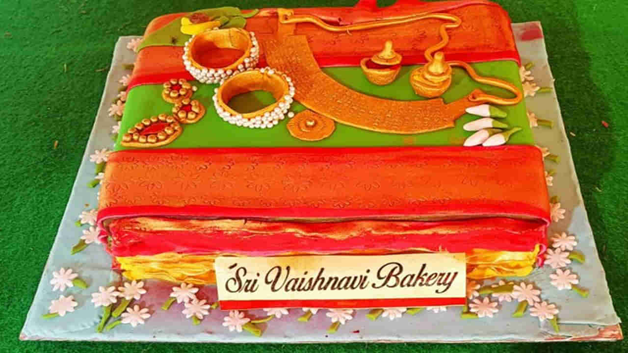 Saree Cake: పచ్చని రంగు పట్టు చీర, బంగారు ఆభరణాలతో కేక్.. ఎంగేజ్ మెంట్ వేడుకలో స్పెషల్ ఎట్రాక్షన్..