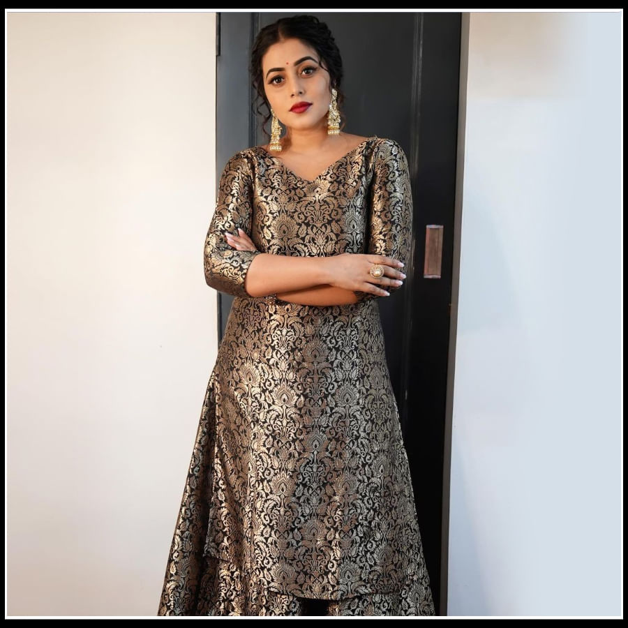 పూర్ణ అందాలకు ఫిదా అవ్వని వారు ఎవరైనా ఉంటారా అనేలా మెరిసిపోతున్న