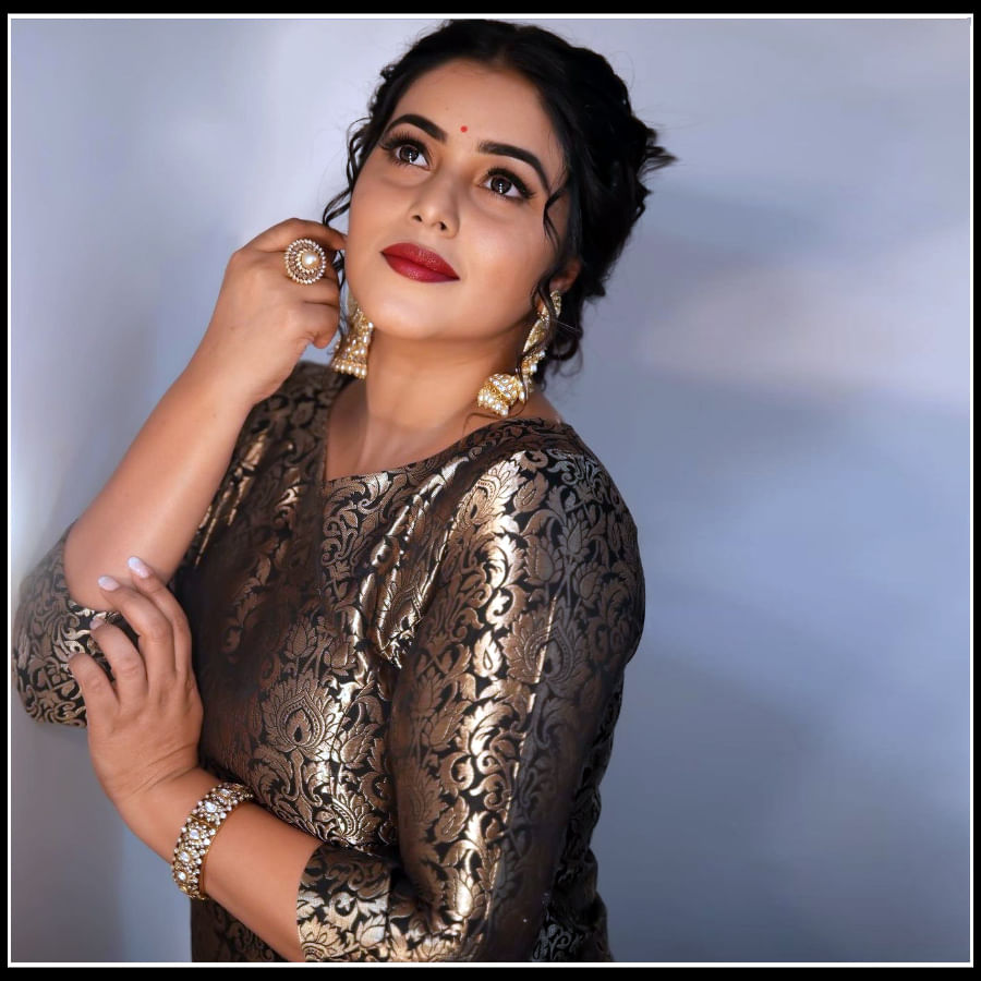 పూర్ణ అందాలకు ఫిదా అవ్వని వారు ఎవరైనా ఉంటారా అనేలా మెరిసిపోతున్న