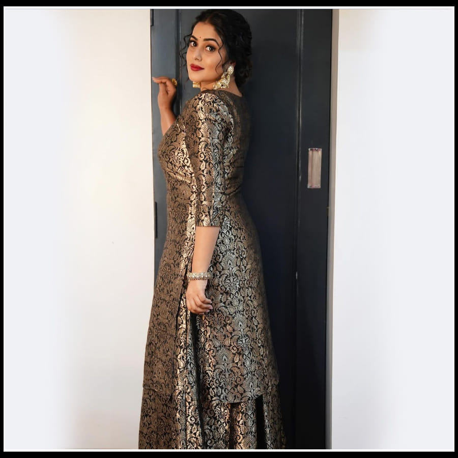 పూర్ణ అందాలకు ఫిదా అవ్వని వారు ఎవరైనా ఉంటారా అనేలా మెరిసిపోతున్న