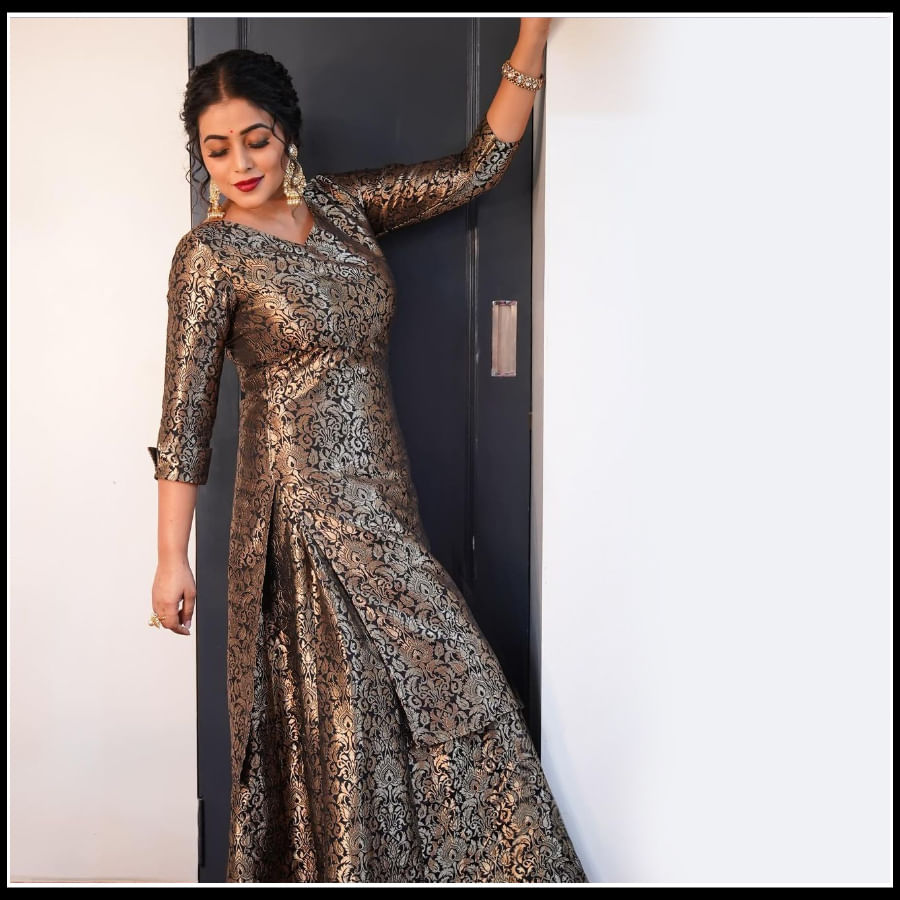 పూర్ణ అందాలకు ఫిదా అవ్వని వారు ఎవరైనా ఉంటారా అనేలా మెరిసిపోతున్న