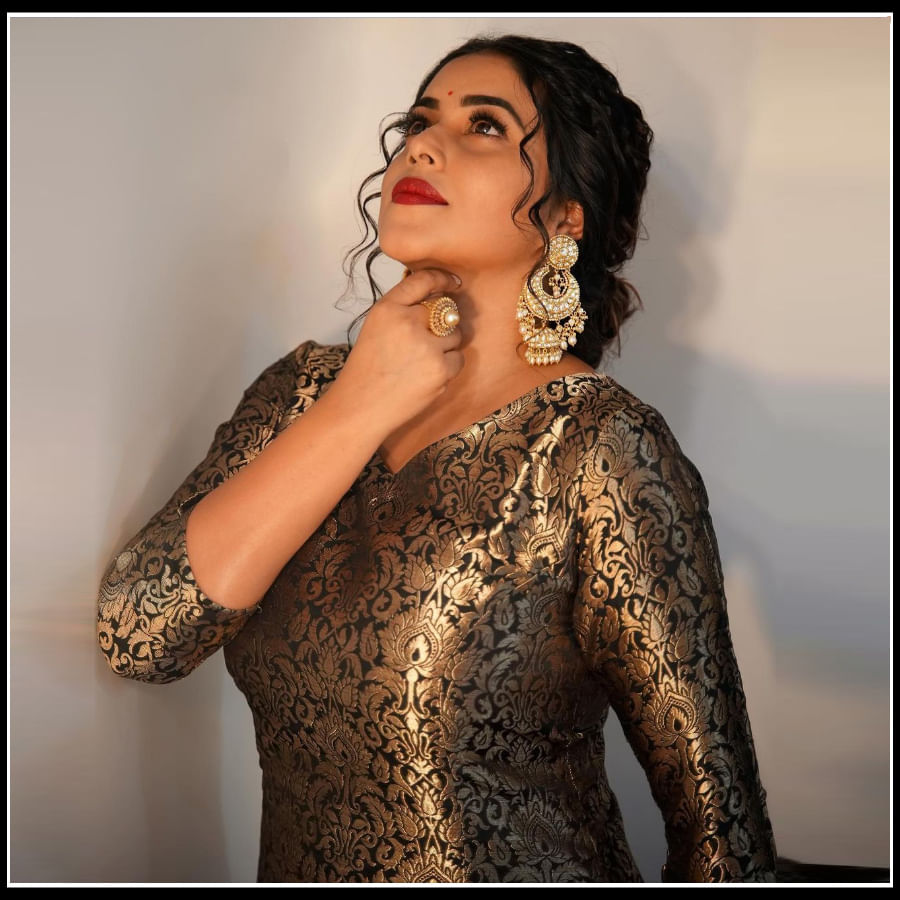 పూర్ణ అందాలకు ఫిదా అవ్వని వారు ఎవరైనా ఉంటారా అనేలా మెరిసిపోతున్న