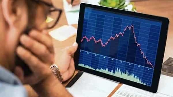 Stock Market: రూ. 2.56 లక్షల కోట్ల సంపద క్షణాల్లో ఆవిరి.. భారీగా పడిపోయిన ఇన్ఫోసిస్ షేర్లు..
