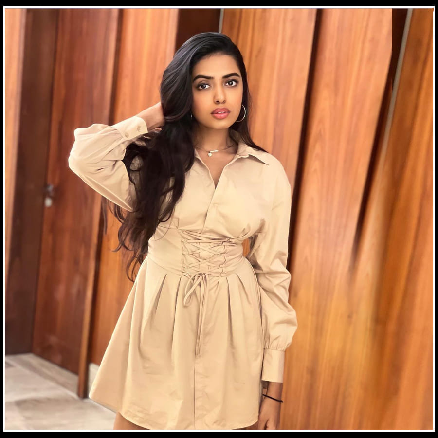Shivani Rajasekhar: మైమరిపిస్తున్న అందాల 'శివాని' లేటెస్ట్ ఫొటోస్..