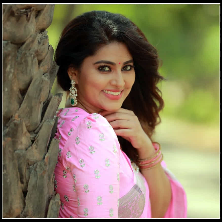 Sneha: స్నేహ గ్లామర్ కు తడబడుతున్న కుర్రకారు..