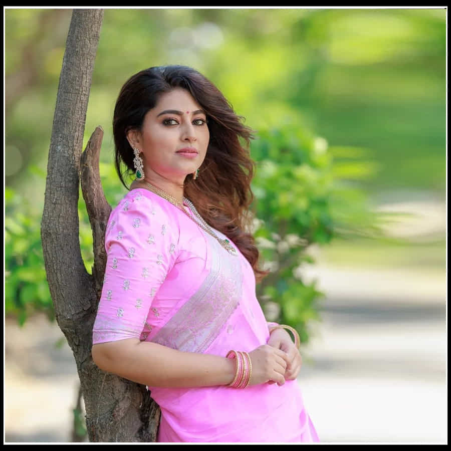 Sneha: స్నేహ గ్లామర్ కు తడబడుతున్న కుర్రకారు..