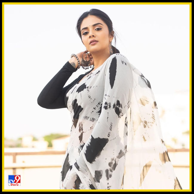 Sreemukhi New Photos. Credit by:Sreemukhi/Instagram