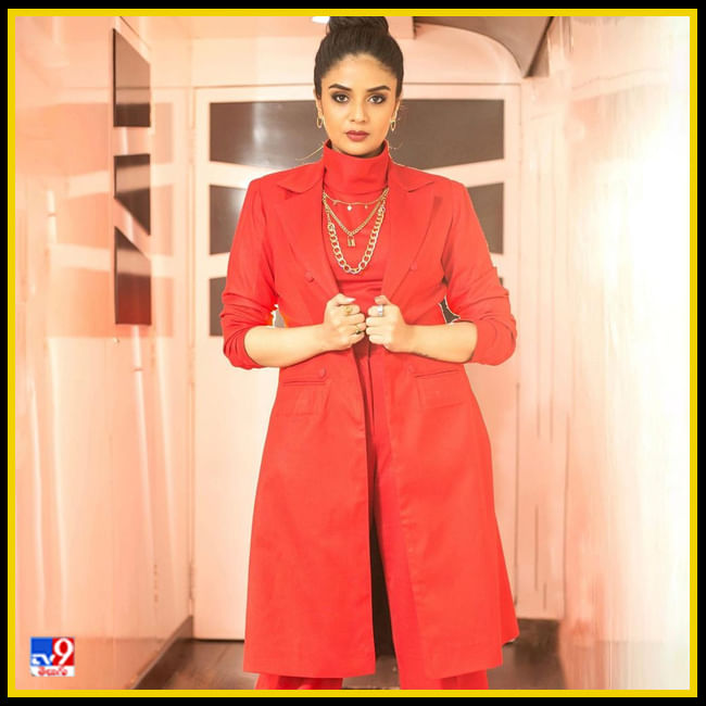 Sreemukhi New Photos. Credit by:Sreemukhi/Instagram