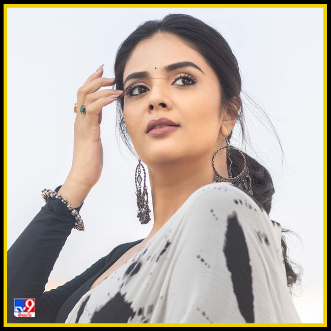 Sreemukhi New Photos. Credit by:Sreemukhi/Instagram