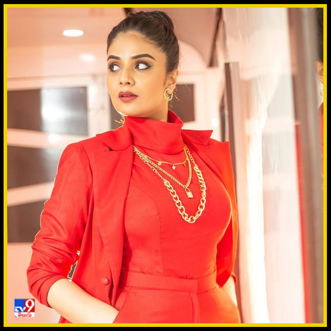 Sreemukhi New Photos. Credit by:Sreemukhi/Instagram