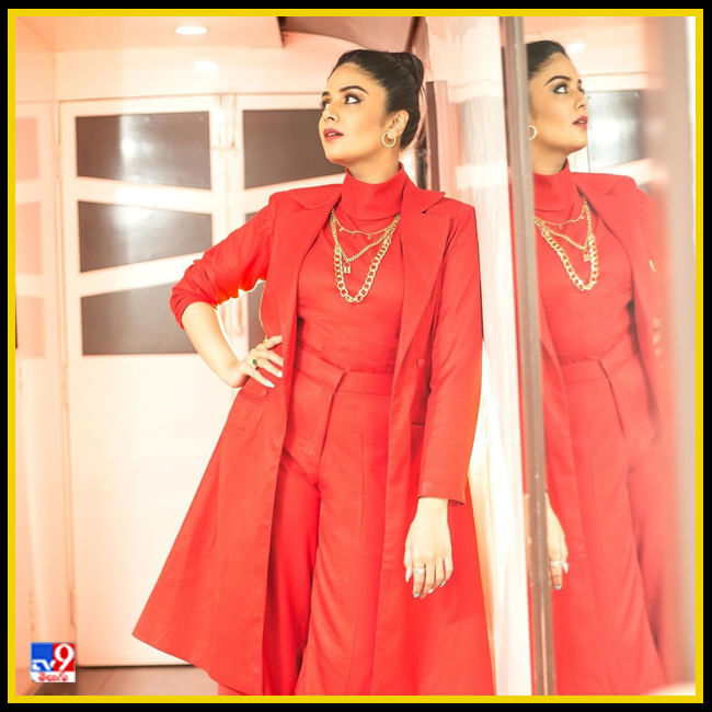 Sreemukhi New Photos. Credit by:Sreemukhi/Instagram