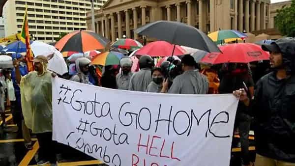 Sri Lanka Crisis: దేశ ఖజానా దివాళా.. అప్పులు తీర్చలేం.. శ్రీలంక ప్రభుత్వం సంచలన ప్రకటన!