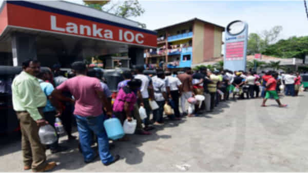 Srilanka Crisis: శ్రీలంకలో ముదురుతున్న సంక్షోభం.. ఏప్రిల్ తరువాత పెనం మీద నుంచి పొయ్యిలోకి..