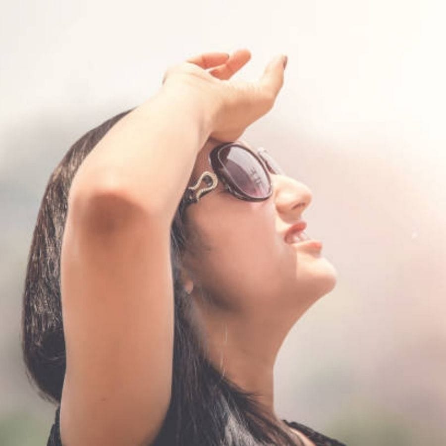 డీహైడ్రేషన్ వల్ల కూడా శరీరంలో నొప్పి వస్తుంది. దీనిని హీట్ క్రాంప్ అని కూడా అంటారు. దీని వల్ల కాళ్లు, చేతులు, వీపు తదితర భాగాలు ఎక్కువగా దెబ్బతింటాయి. దీని కోసం కూడా శరీరానికి తగినంత నీరు ఉండాలి.