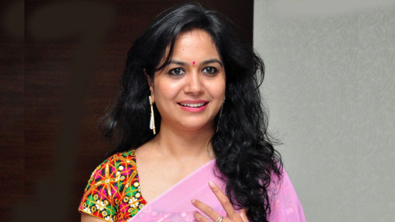 Singer Sunitha: మామిడి తోటలో ఎంజాయ్ చేస్తోన్న సింగర్ సునీత.. నెట్టింట్లో వైరలవుతున్న ఫోటోస్..