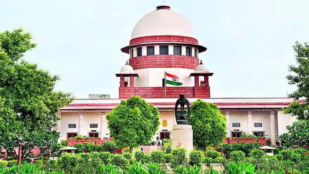 Supreme Court: అధికారుల బదిలీ-పోస్టింగ్‌లపై కేంద్రంపై ఢిల్లీ సర్కార్ ఫైట్.. తీర్పు రిజర్వ్ చేసిన సుప్రీంకోర్టు